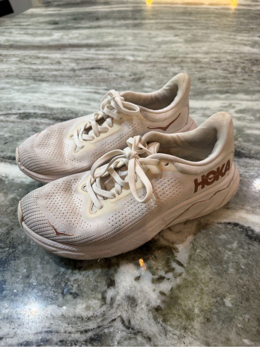 Hoka Arahi 7 White Sneakers with Tan Logo Accents Size 6